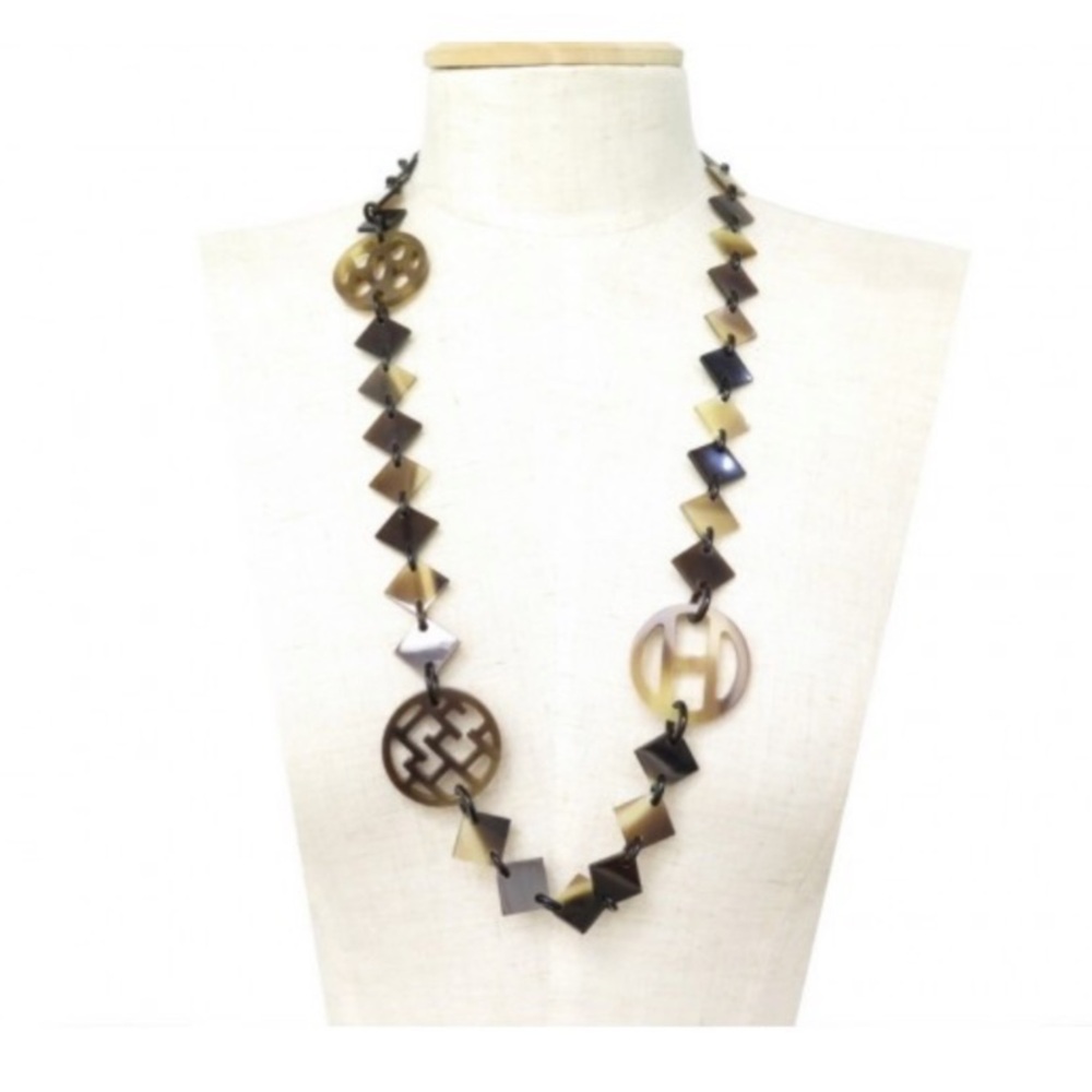 HERMES
Collier "Lena" en corne de buffle.